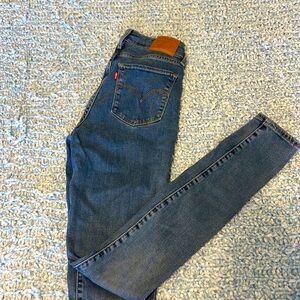 Women’s Levi Jeans. Medium wash. High Rise Skinny. Size 25
